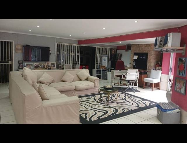 3 BEDROOM HOUSE FOR SALE IN FREEWAY PARK